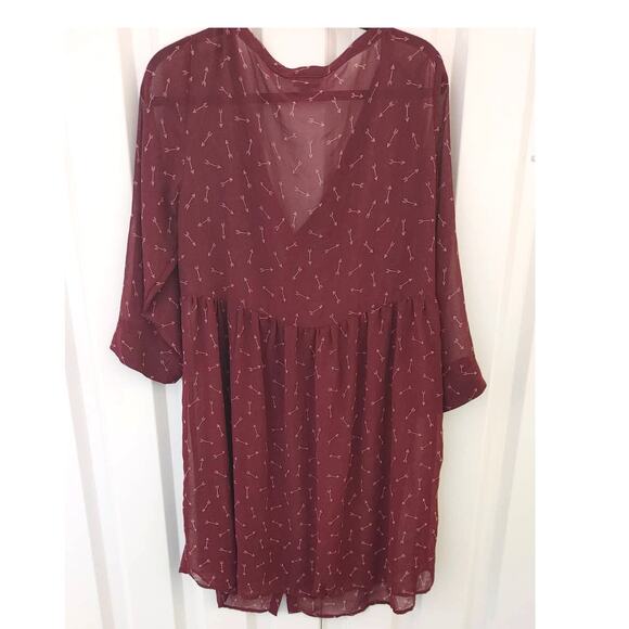 Torrid Shirt Dress Sheer Deep Vneck Arrow Print Burgundy Sz 1 = 14/16 - Picture 4 of 4
